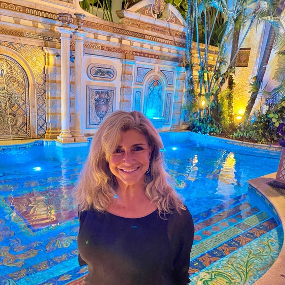 Meet your Posher, Della - Picture 7 of 8